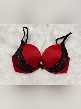 Victoria’s Secret Very Sexy Push Up Bra Size 32D Red & Black Lace NWOT
